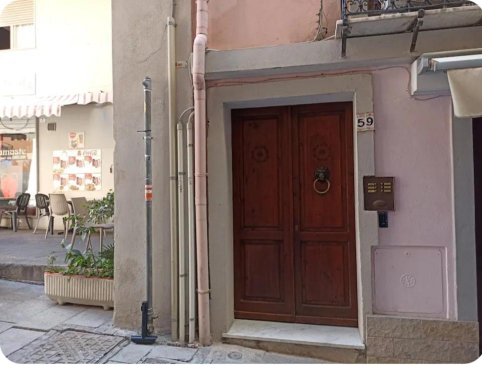 Castello Camera Privata, Nell'Appartamento Condiviso Cagliari Esterno foto