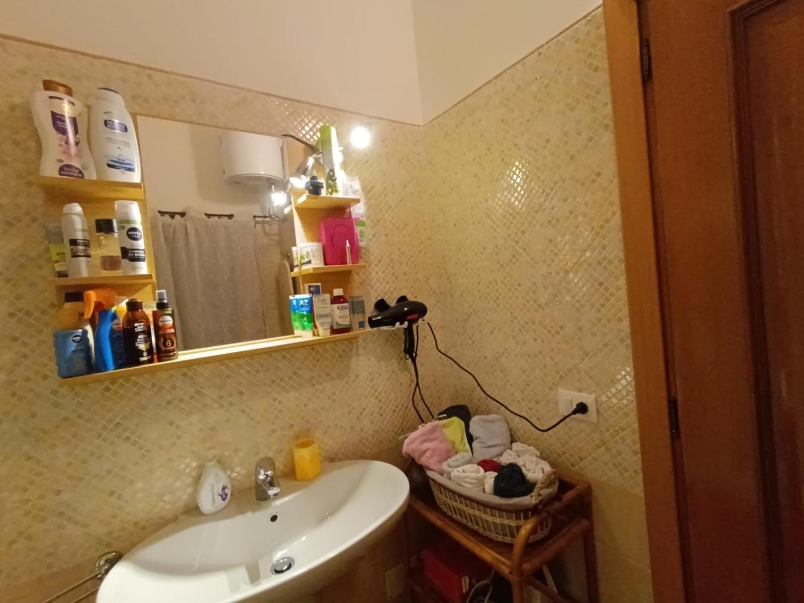 Castello Camera Privata, Nell'Appartamento Condiviso Cagliari Esterno foto